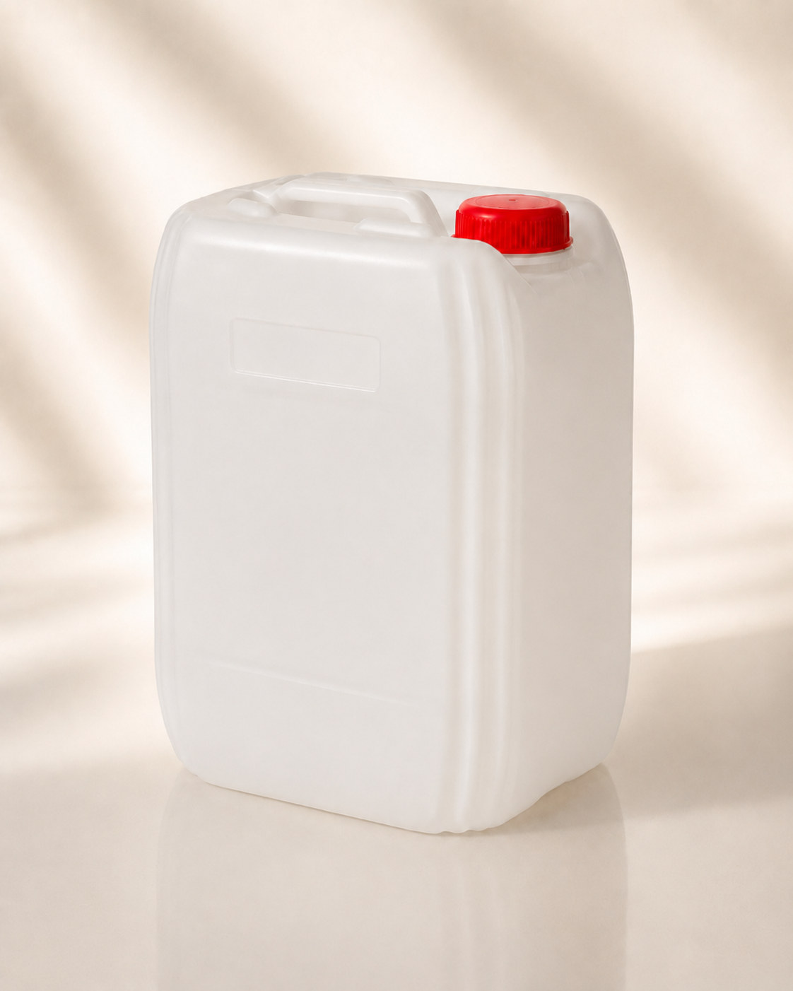 Bidon plastique 10 litres avec bouchon rouge, vue principale